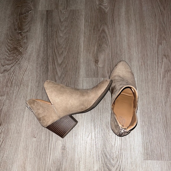 SO Tan Ankle Booties Minimalist Design - Picture 2 of 4